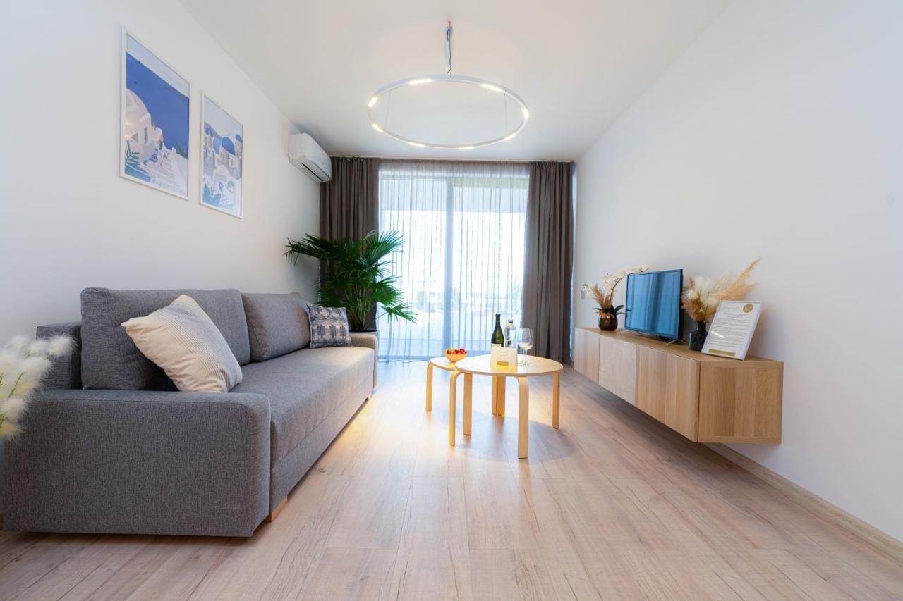 Hotel de apartamente Amaris Apart-hotel, Situat Pe Faleza Din Nord, La 2 Pasi De Plaja, Complet Utilate Eforie Nord