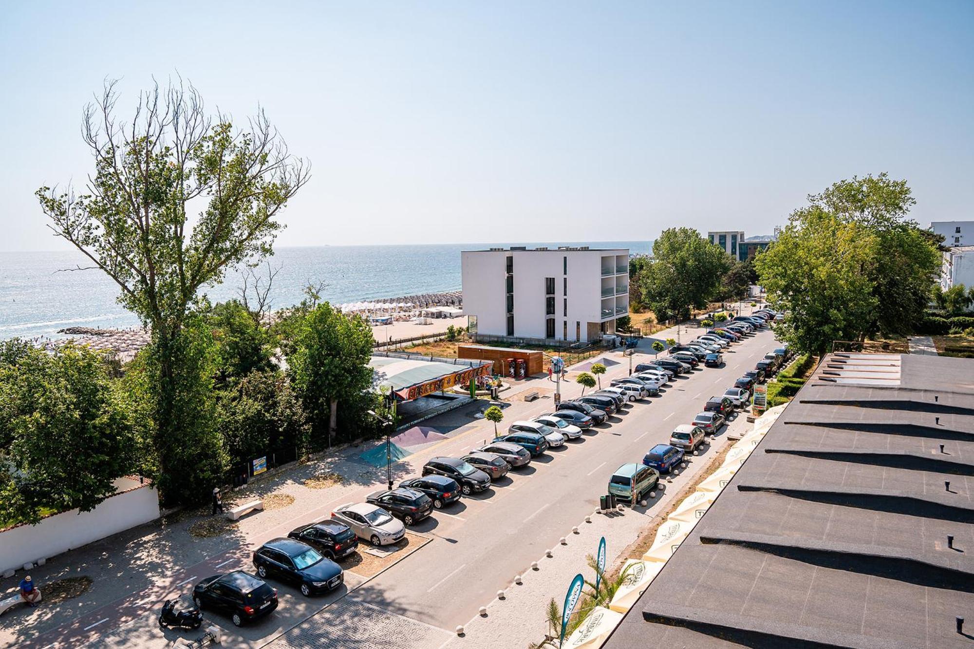 Hotel de apartamente Amaris Apart-hotel, Situat Pe Faleza Din Nord, La 2 Pasi De Plaja, Complet Utilate