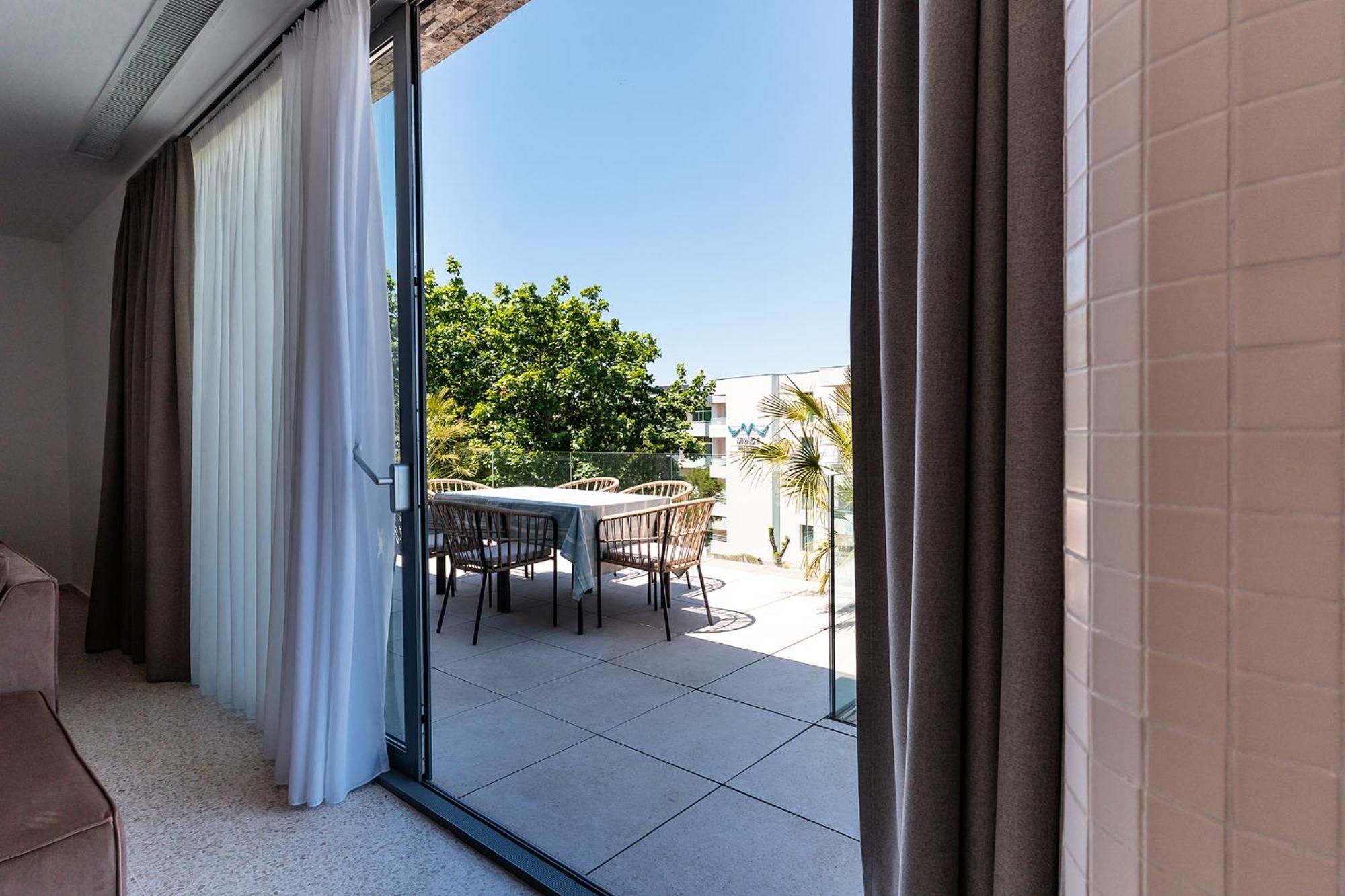 Hotel de apartamente Amaris Apart-hotel, Situat Pe Faleza Din Nord, La 2 Pasi De Plaja, Complet Utilate Eforie Nord