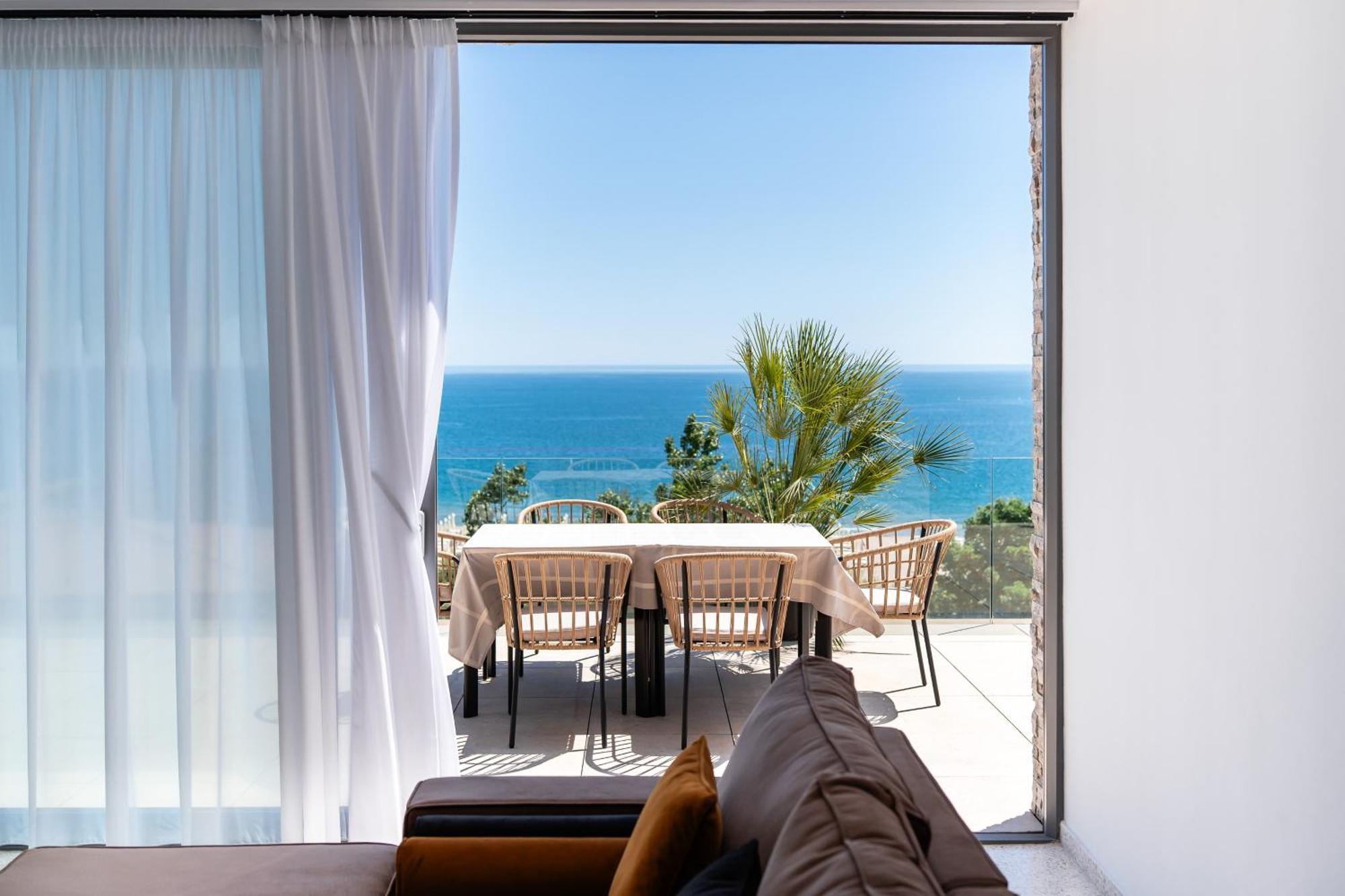 Amaris Apart-hotel, Situat Pe Faleza Din Nord, La 2 Pasi De Plaja, Complet Utilate * Eforie Nord